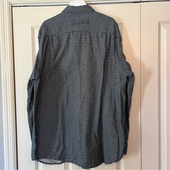 Duluth Trading Co men’s relaxed fit long sleeve flannel button down. Size XLT. - Picture 11 of 12